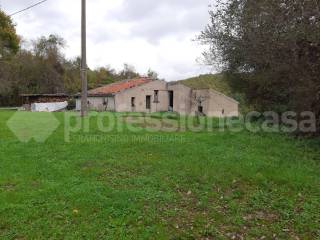 Rustico in vendita a san pietro avellana località masseria di cristo