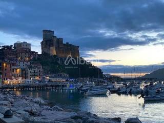 Garage in vendita a lerici 