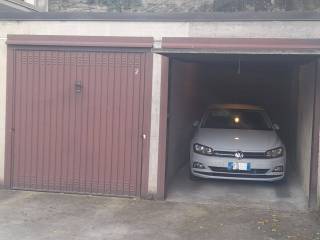 Garage in vendita a trieste via degli apiari, 37a