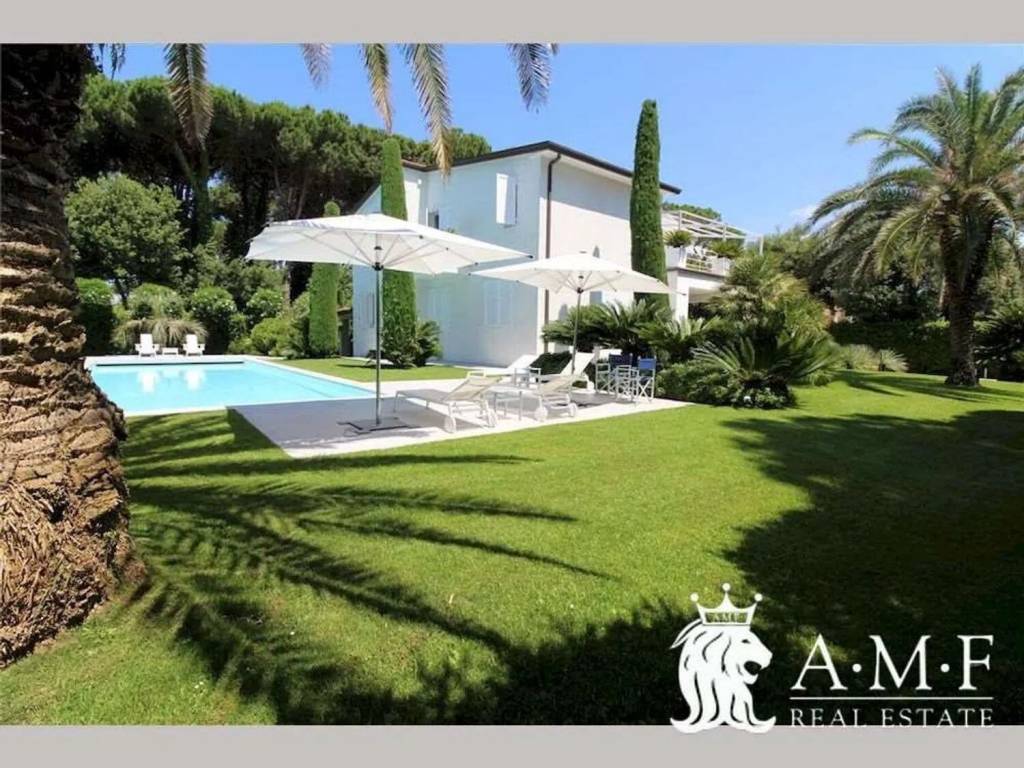 casa indipendente in vendita a Forte dei Marmi in zona Roma Imperiale