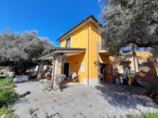 Villa all'asta a fara in sabina via fontevecchia