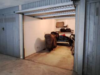 Garage in vendita ad alzano lombardo via roma, 25
