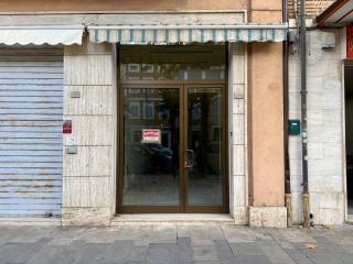 Negozio in affitto a civitanova marche viale vittorio veneto, 151