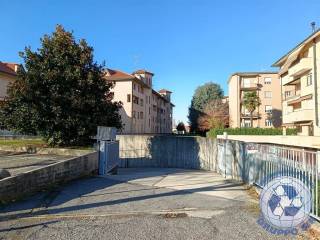 Garage in vendita a bernareggio via buonarroti, 35