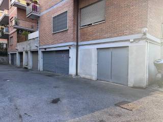 Garage in vendita a roma via cassia, 900