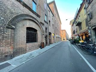 Negozio in affitto a ferrara via carlo mayr, 6a