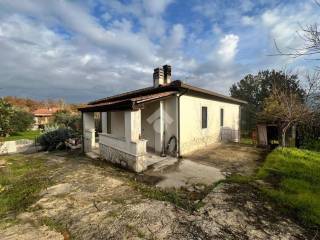 Casa indipendente in vendita a monte san giovanni campano via brecciaro