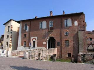 Appartamento in vendita ad abbiategrasso piazza castello