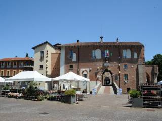 Appartamento in vendita ad abbiategrasso piazza castello