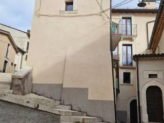 Casa indipendente in vendita a rocca di cambio via andrea bafile