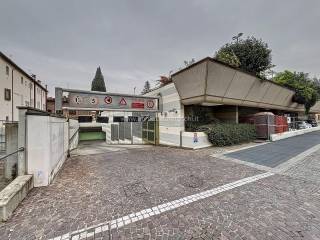 Garage in vendita a imola viale giambattista zappi