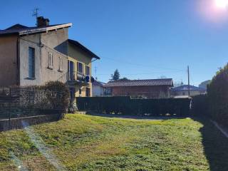 Casa indipendente in vendita a besozzo via alessandro manzoni, 16