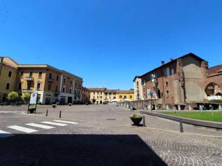 Appartamento in vendita ad abbiategrasso piazza castello