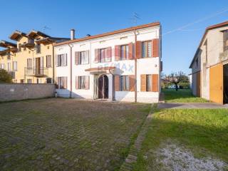 Casa indipendente in vendita a dosolo via matteotti, 10