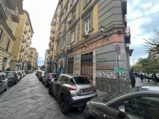 Negozio in affitto a napoli via ernesto capocci