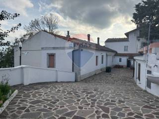 Casa indipendente in vendita a brittoli contrada cona