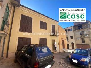 Casa indipendente in vendita a san cataldo via cuccia n 6