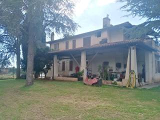 Villa in vendita ad aprilia via crocetta di carano