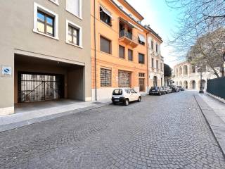 Garage in affitto a verona via leone gaetano patuzzi