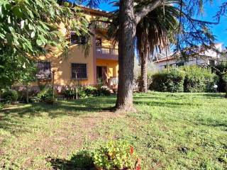 Villa bifamiliare in vendita a montemurlo via montalese