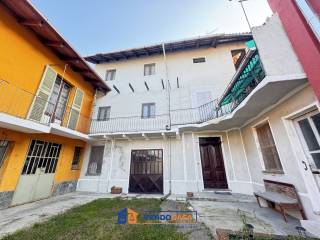 Casa indipendente in vendita a castelnuovo belbo via giovanni maraldi, 5