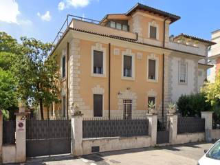 Casa indipendente in in vendita da privato a roma via felice cavallotti, 65