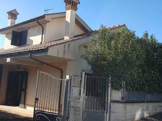 Villa in in vendita da privato a cisterna di latina via tommaso d'aquino