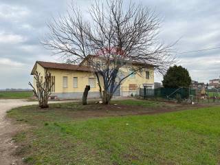 Casa indipendente in vendita a porto mantovano strada santa maddalena