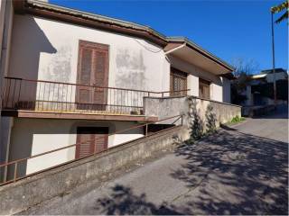 Casa indipendente in vendita a frosinone via dante alighieri, 32