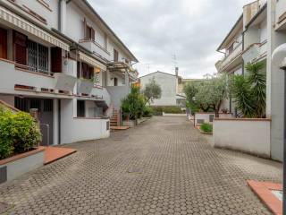 Casa indipendente in vendita a campi bisenzio via del castagno, 20