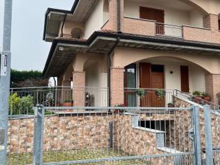 Villa a schiera in in vendita da privato a sant'angelo lodigiano via privata piemonte