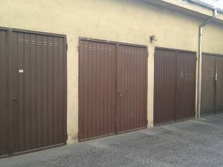 Garage in affitto a cento via fratelli rosselli