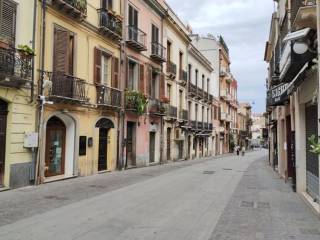 Negozio in vendita a cagliari corso vittorio emanuele ii, 174