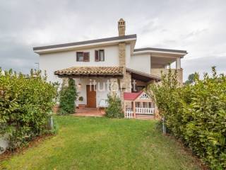 Villa bifamiliare in vendita a francavilla al mare viale dei pini, 75