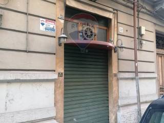 Negozio in affitto a bari via matteo renato imbriani, 42