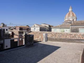 Casa indipendente in vendita ad aci sant'antonio via san biagio, 51