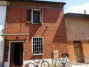 Casa indipendente all'asta a monticelli d'ongina via scuole, 42