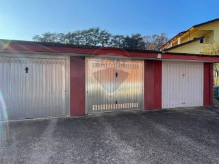 Garage in vendita ad arcore via lombardia, 61