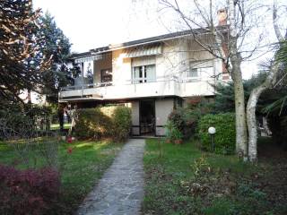 Villa in vendita a borgomanero via monte rosa, 12