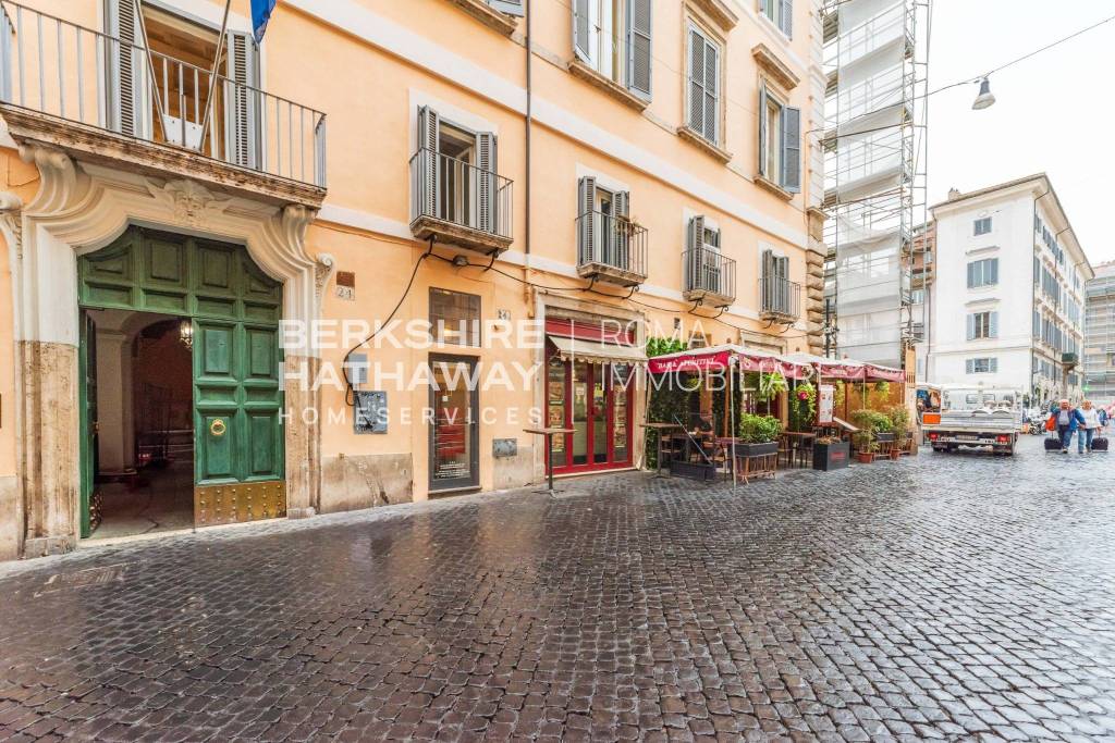 appartamento in vendita a Roma in zona Rione Regola