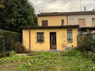 Casa indipendente in vendita a gadesco-pieve delmona via giovanni lonati, 54