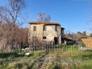 Casale all'asta a civitella del tronto località salette - fraz. ponzano