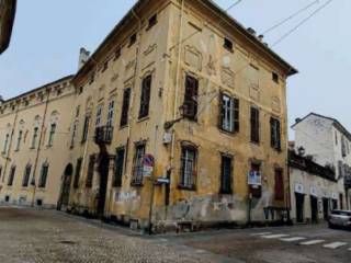 Intero stabile all'asta a casale monferrato via benvenuto sangiorgio, 4