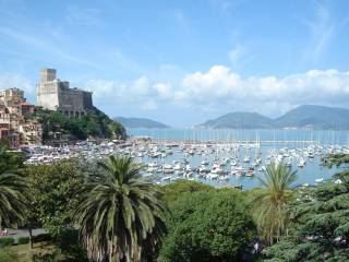 Negozio in vendita a lerici piazza cesare battisti, 8