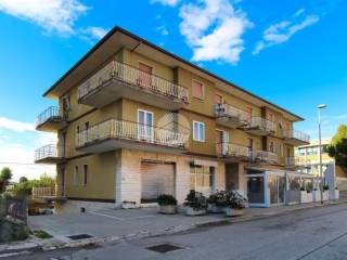 Appartamento in vendita a san benedetto del tronto via bartolomeo colleoni, 40