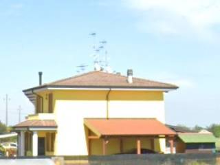 Villa a schiera all'asta a san benedetto po strada villa garibaldi, 163