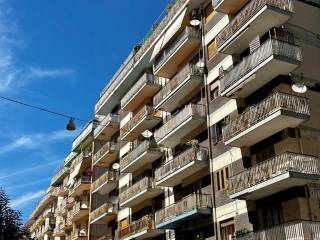 Negozio in affitto a salerno via luigi guercio