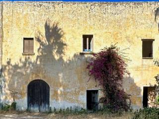 Casa indipendente in vendita a cutrofiano strada provinciale collepasso noha