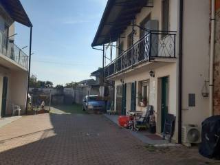 Villa bifamiliare in vendita a borgo vercelli via torquato tasso, 85