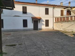 Casa indipendente in vendita a torricella del pizzo via roma, 64